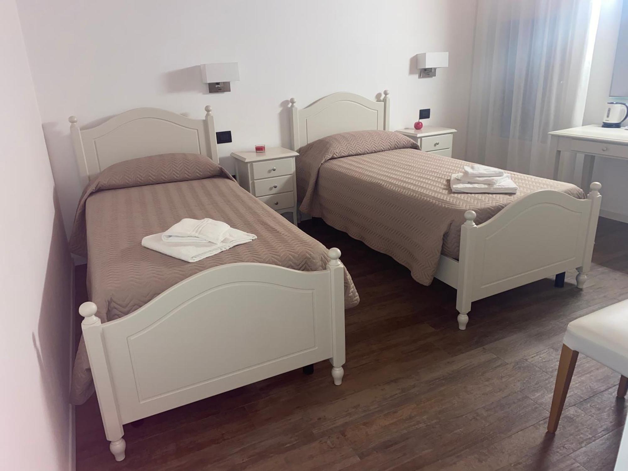 Petite Pomme Hotell Romano D'Ezzelino Exteriör bild