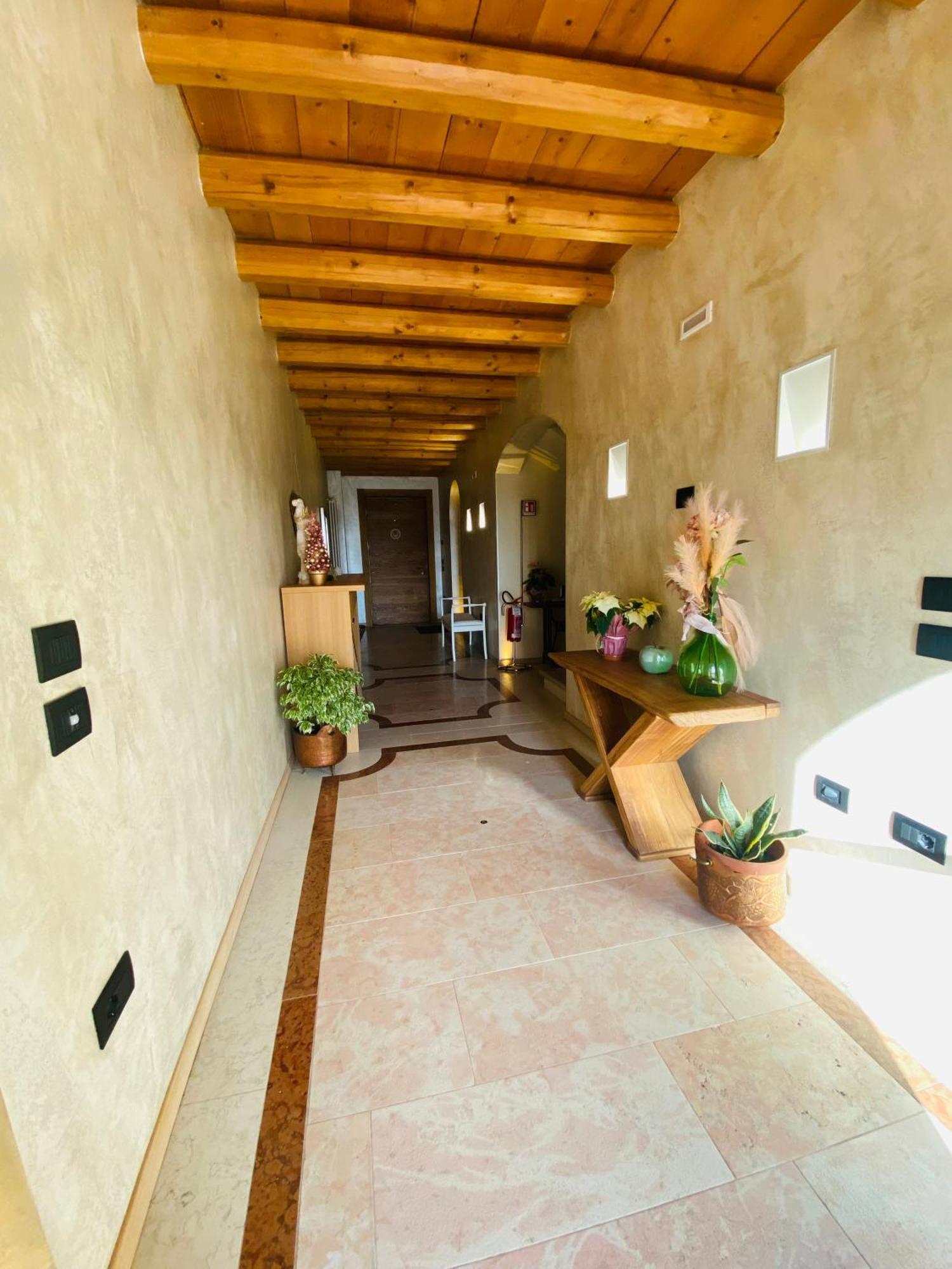 Petite Pomme Hotell Romano D'Ezzelino Exteriör bild